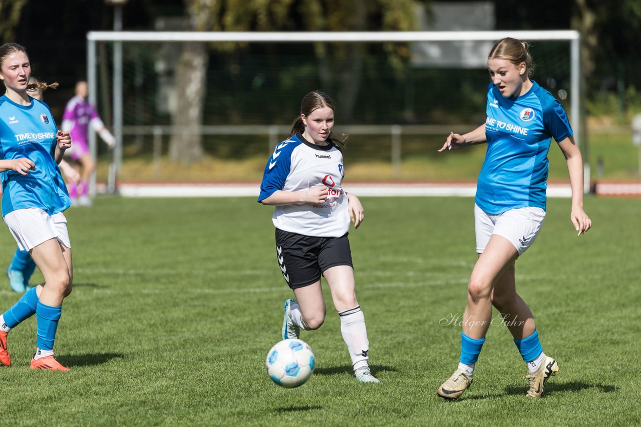 Bild 195 - wBJ VfL Pinneberg - Germania Schnelsen : Ergebnis: 15:1